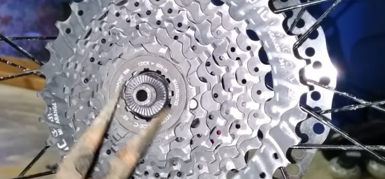 How to Remove The Bike Cassette without The Use of Special Tools